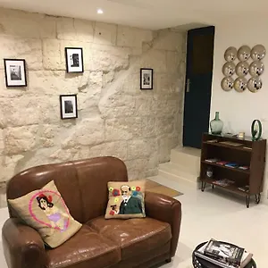 https://maison-de-ville-centre-historique-arles.fr-provencehotel.com